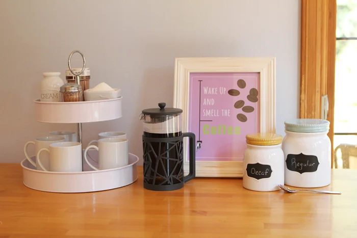 Love coffee? Create a fabulous coffee bar in your home! Here are 13 great options for an organized, functional, and striking home coffee bar! 13 options for a Home Coffee Bar via t