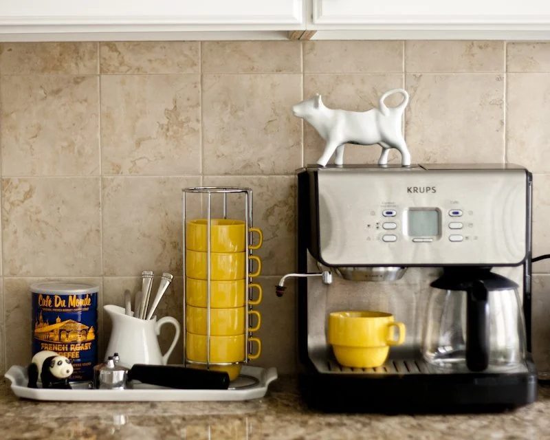 Love coffee? Create a fabulous coffee bar in your home! Here are 13 great options for an organized, functional, and striking home coffee bar! 13 options for a Home Coffee Bar via t
