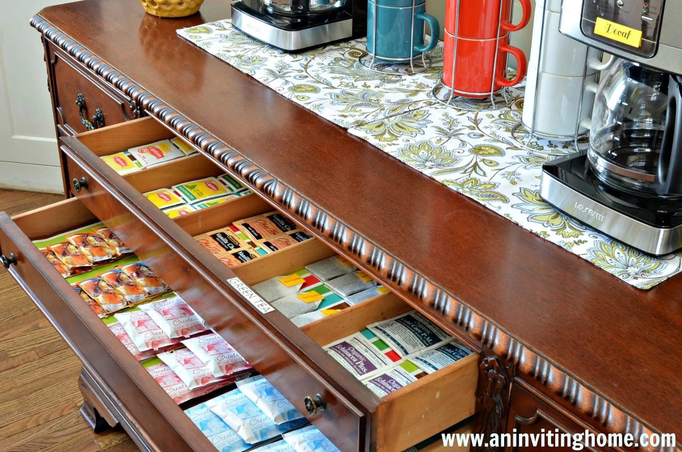 Love coffee? Create a fabulous coffee bar in your home! Here are 13 great options for an organized, functional, and striking home coffee bar! 13 options for a Home Coffee Bar via t