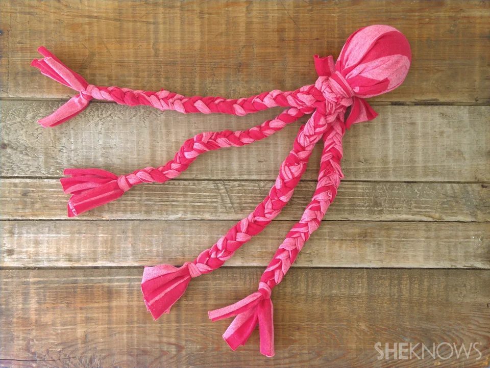 Love your dog? Create one or more of these straightforward Handmade dog projects from tipsaholic.com #dog #dogs #handmade #pets