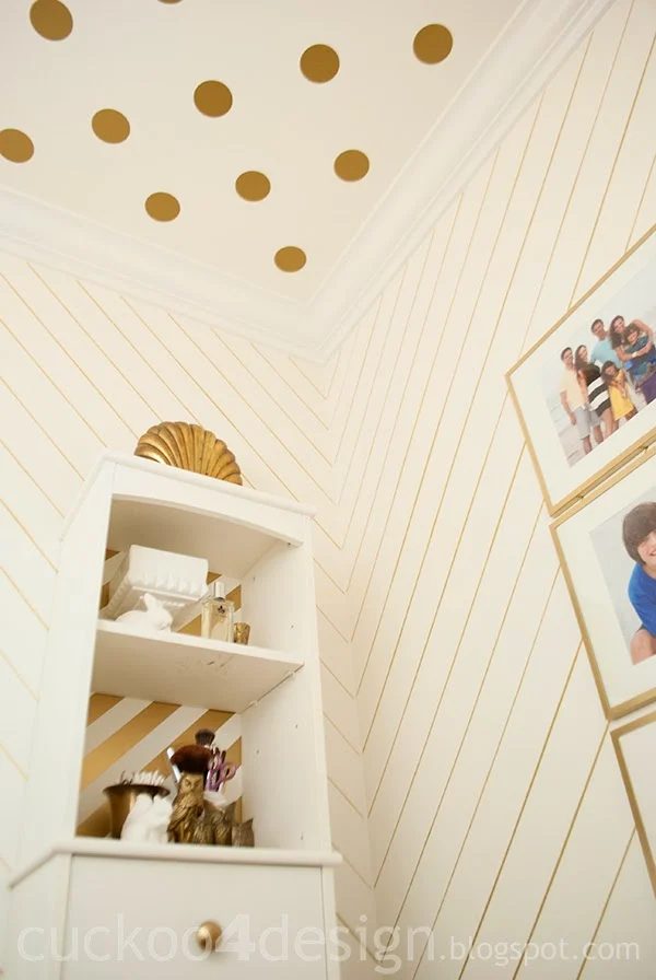 Get a fun interior look by using paint pens and one of our 15 memorable Handmade Sharpie Walls featured on Bekob.com