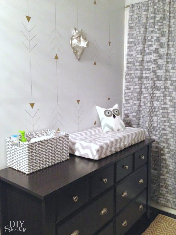 Get a fun interior look by using paint pens and one of our 15 memorable Handmade Sharpie Walls featured on Bekob.com