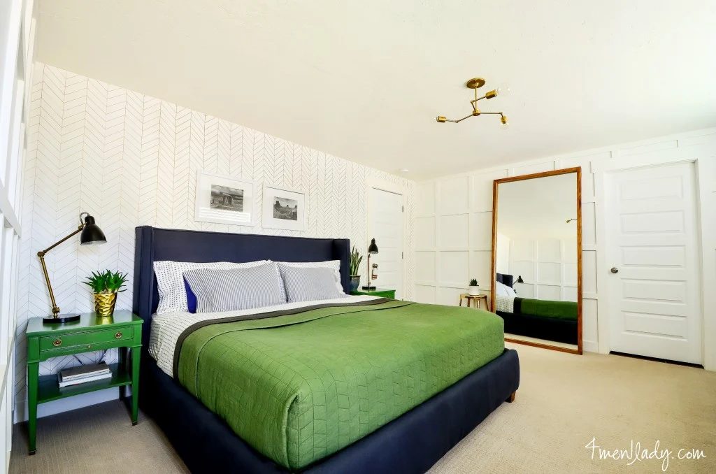 Get a fun interior look by using paint pens and one of our 15 memorable Handmade Sharpie Walls featured on Bekob.com