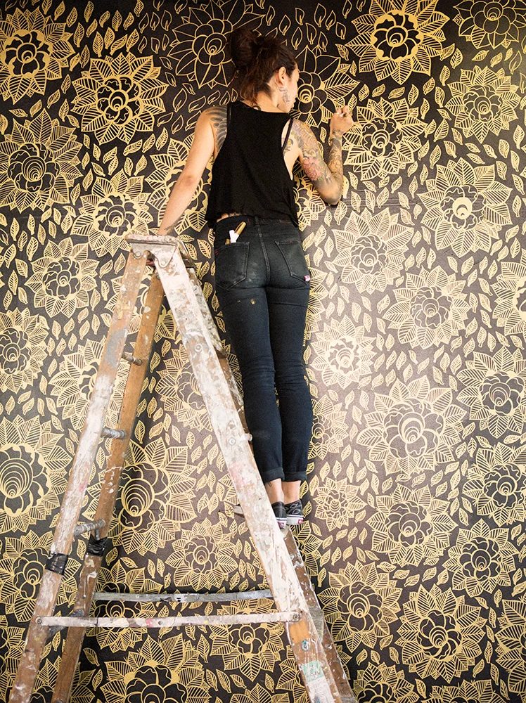 Get a fun interior look by using paint pens and one of our 15 memorable Handmade Sharpie Walls featured on Bekob.com