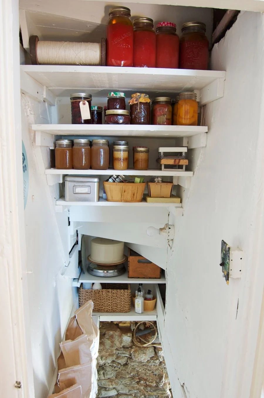 Shelves are the well fitted way to add some storage. look at these 15+ Clever Shelving Hacks You'll Love featured on Bekob.com