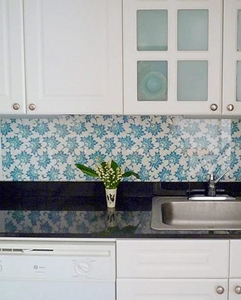 In need of a new kitchen backsplash but don’t want to spend a lot of money or time? Here are 15 solid Handmade kitchen backsplash options you can try! 15 Handmade Kitchen Backsplas