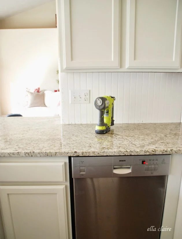 In need of a new kitchen backsplash but don’t want to spend a lot of money or time? Here are 15 solid Handmade kitchen backsplash options you can try! 15 Handmade Kitchen Backsplas
