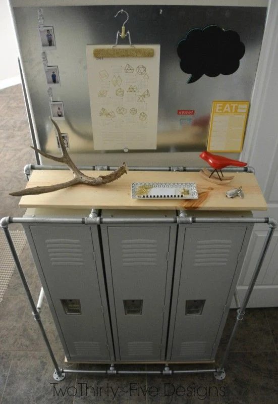 Metal plumbing pipes can be used to build many memorable things, from a clothes rack to a canopy bed! 15 Fabulous Handmade Plumbing Pipe Projects via tipsaholic.com #plumbingpipe #