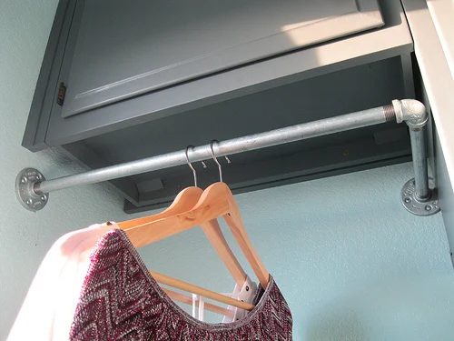 Metal plumbing pipes can be used to build many memorable things, from a clothes rack to a canopy bed! 15 Fabulous Handmade Plumbing Pipe Projects via tipsaholic.com #plumbingpipe #