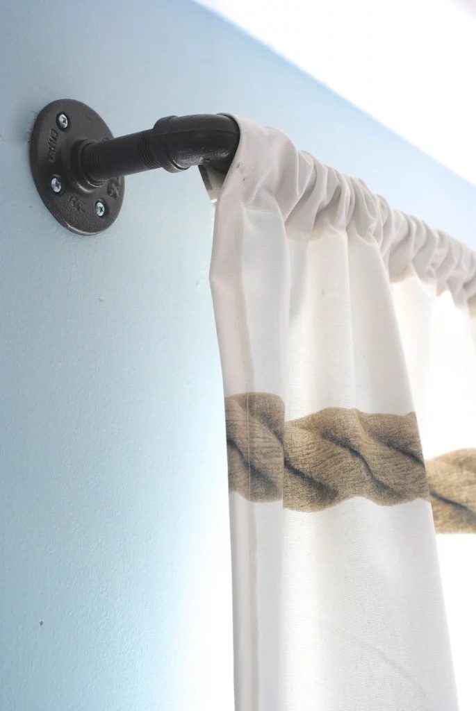 Metal plumbing pipes can be used to build many memorable things, from a clothes rack to a canopy bed! 15 Fabulous Handmade Plumbing Pipe Projects via tipsaholic.com #plumbingpipe #