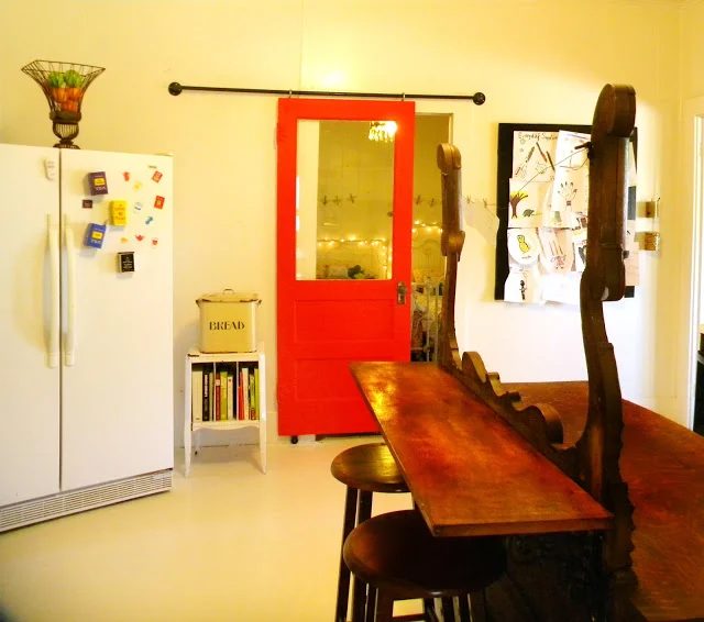 Metal plumbing pipes can be used to build many memorable things, from a clothes rack to a canopy bed! 15 Fabulous Handmade Plumbing Pipe Projects via tipsaholic.com #plumbingpipe #