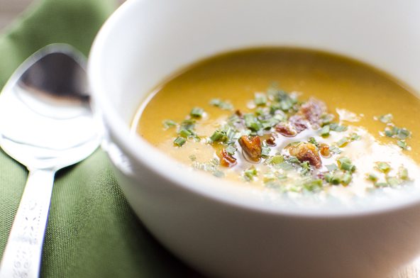 Feeling cold during the fall and winter seasons? Warm up your tummy with a delicious soup! Try all of these 15 great soup recipes during this cold season via @tipsaholic #soups #re