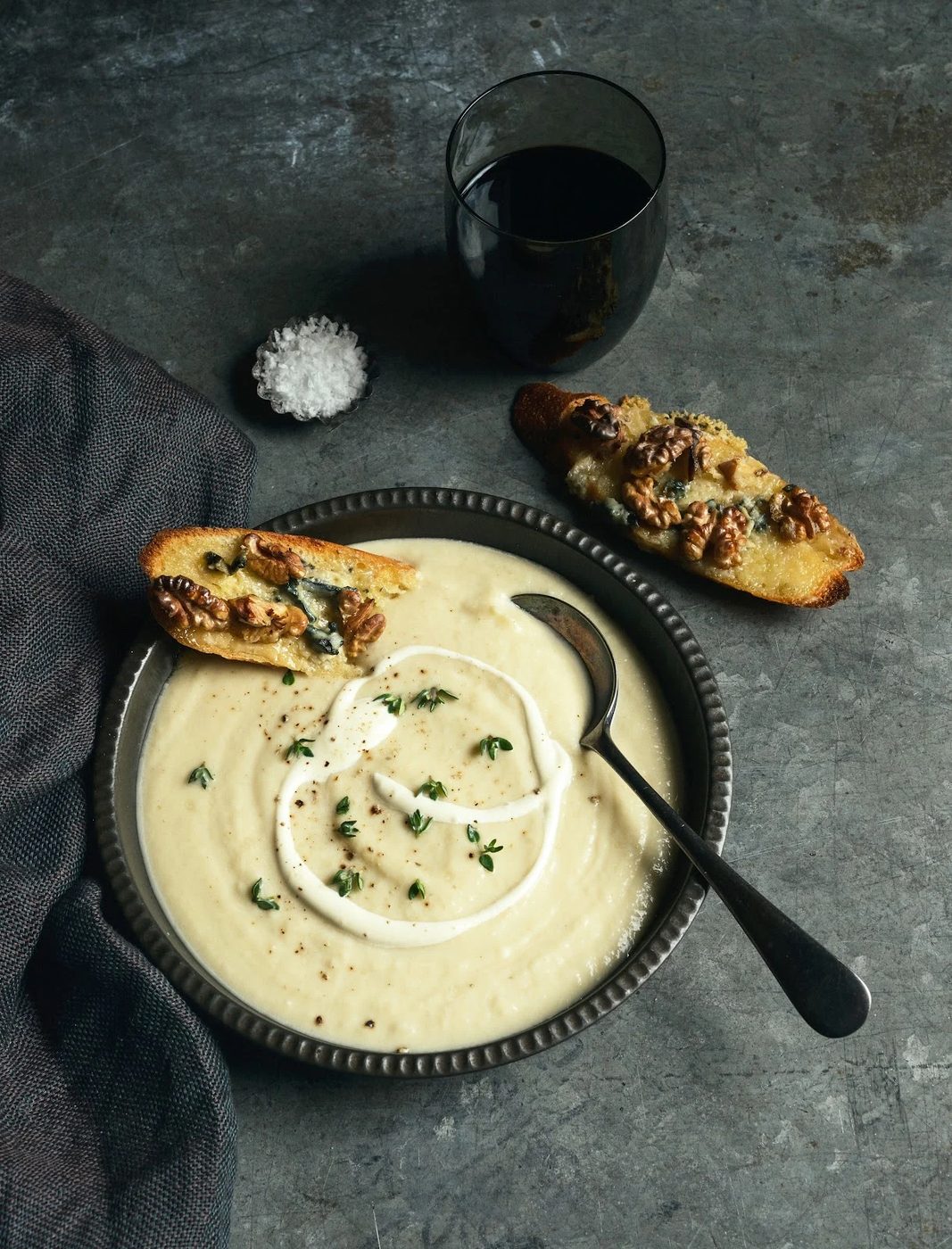 Feeling cold during the fall and winter seasons? Warm up your tummy with a delicious soup! Try all of these 15 great soup recipes during this cold season via @tipsaholic #soups #re