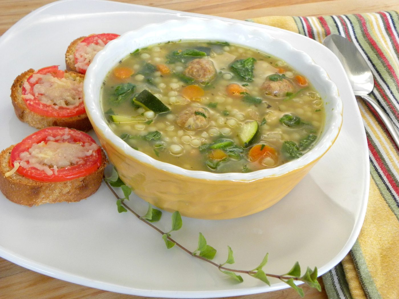Feeling cold during the fall and winter seasons? Warm up your tummy with a delicious soup! Try all of these 15 great soup recipes during this cold season via @tipsaholic #soups #re