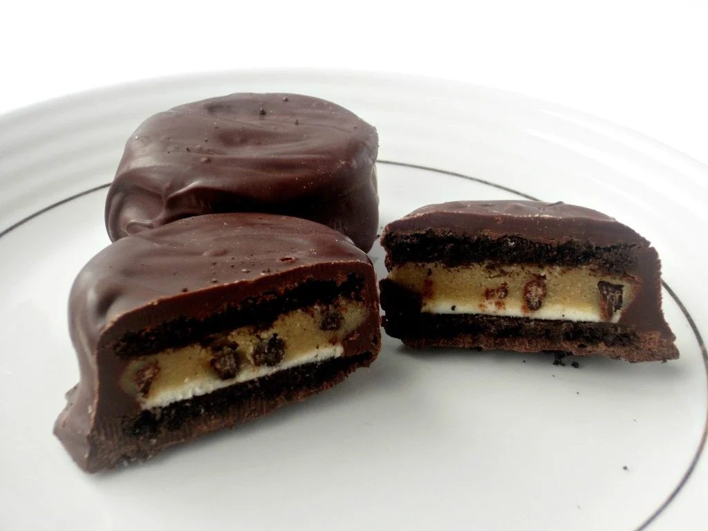 Take your love of chocolate chip cookie dough to the next level with these 16 recipes for cookie dough desserts. 16 Ways to Eat Chocolate Chip Cookie Dough ~ Tipsaholic.com #recipe
