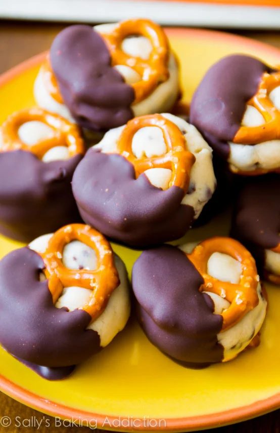 Take your love of chocolate chip cookie dough to the next level with these 16 recipes for cookie dough desserts. 16 Ways to Eat Chocolate Chip Cookie Dough ~ Tipsaholic.com #recipe