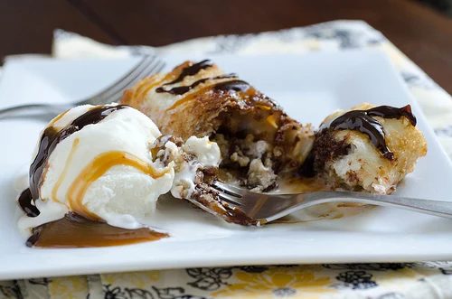 Take your love of chocolate chip cookie dough to the next level with these 16 recipes for cookie dough desserts. 16 Ways to Eat Chocolate Chip Cookie Dough ~ Tipsaholic.com #recipe