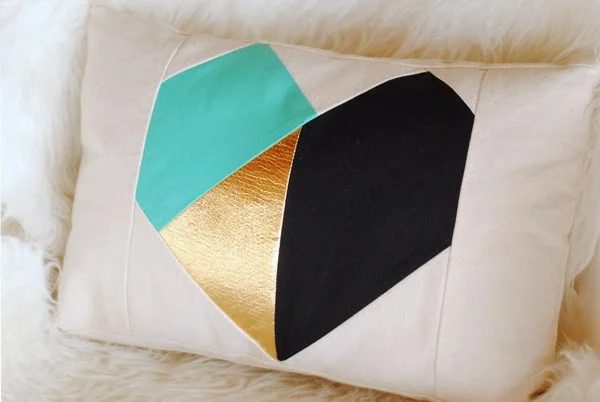 Add some real shape to your home with a few of these handmade geometric projects for furniture, wall art, and more! 20 Handmade Geometric Projects for Your Home ~Tipsaholic.com #ge
