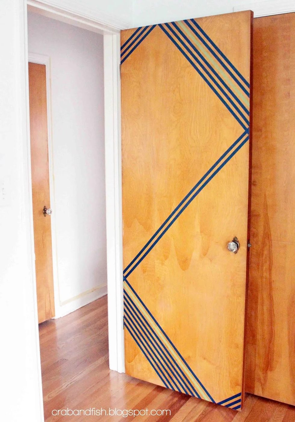 Add some real shape to your home with a few of these handmade geometric projects for furniture, wall art, and more! 20 Handmade Geometric Projects for Your Home ~Tipsaholic.com #ge