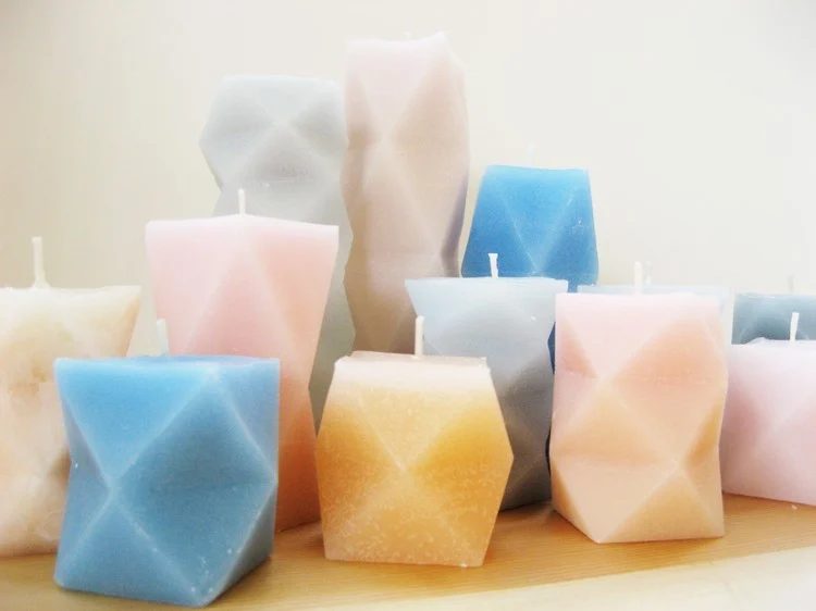 Add some real shape to your home with a few of these handmade geometric projects for furniture, wall art, and more! 20 Handmade Geometric Projects for Your Home ~Tipsaholic.com #ge