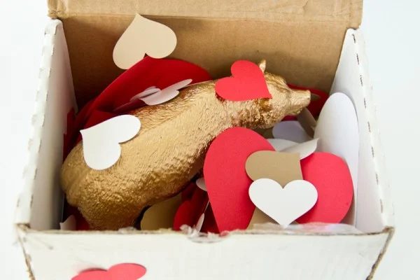 Need something a little creative for your guy this Valentine's? Get creative and whip up one of these 20 Handmade Valentines for Guys - tipsaholic, #valentines #valentinesday #Hand