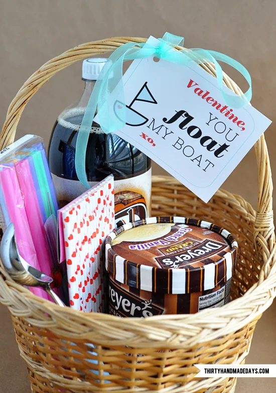 Need something a little creative for your guy this Valentine's? Get creative and whip up one of these 20 Handmade Valentines for Guys - tipsaholic, #valentines #valentinesday #Hand