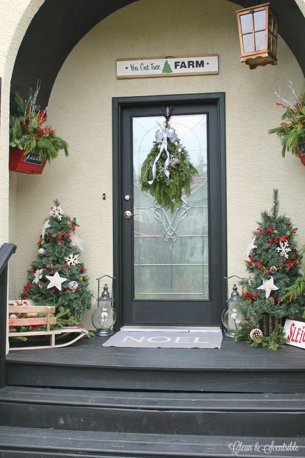 Add Some Holiday Cheer To The Entry Of Your Home With One Of These 20 Festive Christmas Porches You'll Love Featured On Bekob.com