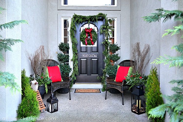 20 Festive Christmas Porches You’ll Love