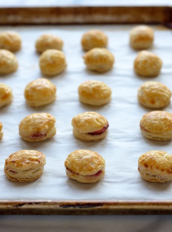 cranberry brie puff pastry bites