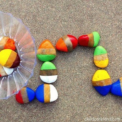Get creative and crafty with gifts this year. All toys don't have to come from a store. Here are 20 Kid-Pleasing Handmade Stocking Stuffers - Tipsaholic, #stockingstuffers, #Handma