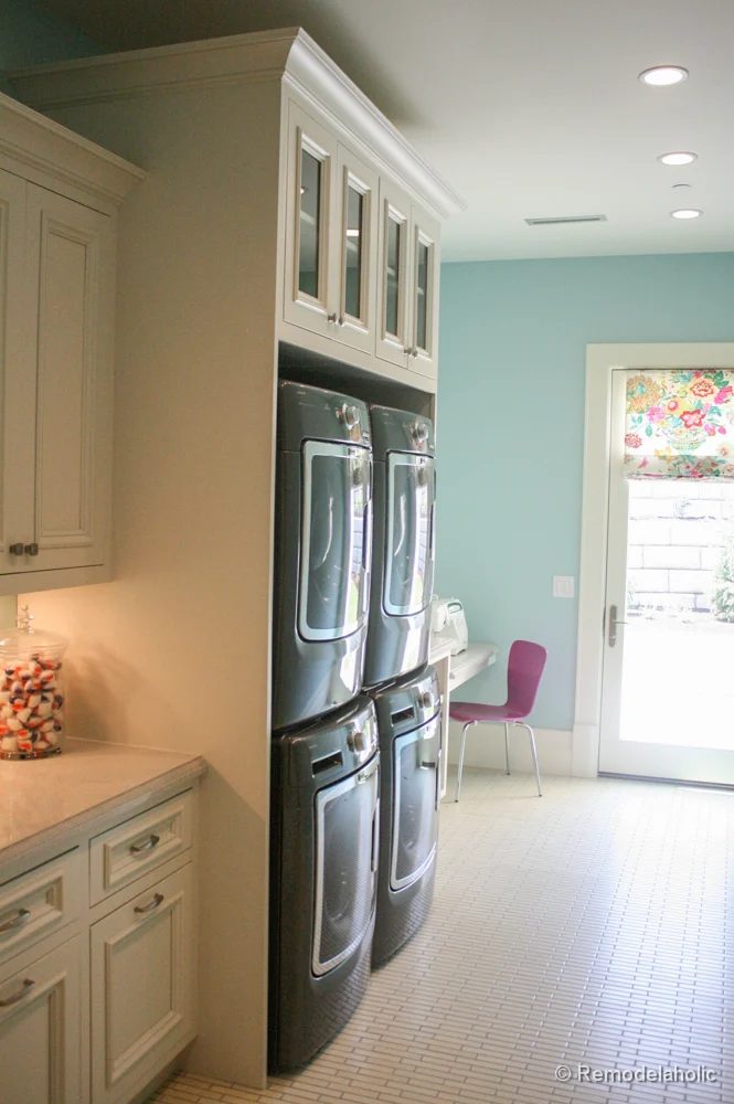 Double stacked machines for efficient laundry completion. Fabulous Laundry room design options from @Bekob