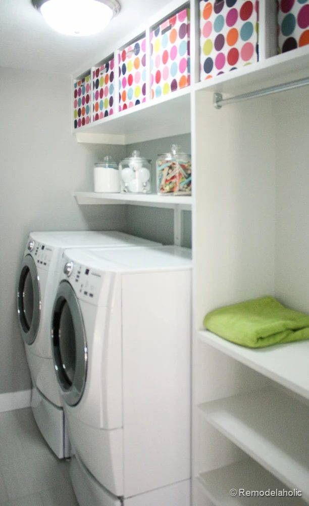 Colorful bins for organizing items on the top shelf. Fabulous Laundry room design options from @Bekob