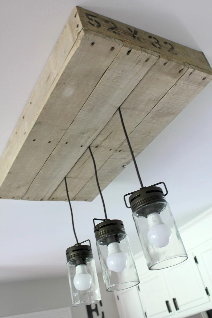 how-to-build-a-lightbox-out-of-palletwood-noting-grace-featured-on-Bekob