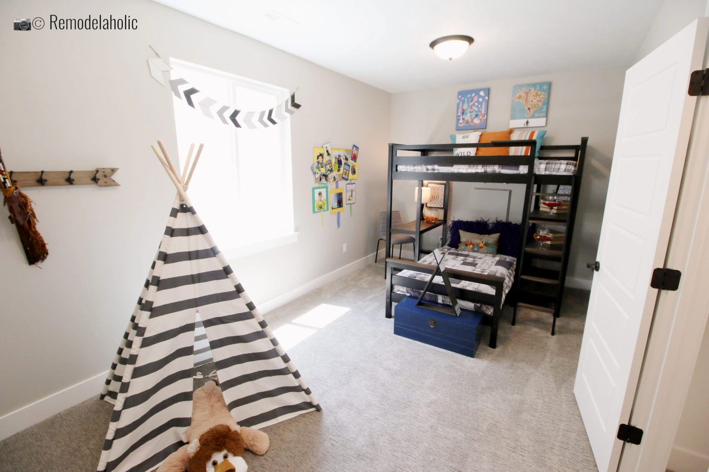Cut little boy room with a blue storage trunk for storing toys, SLPH 2018 Home 10 Hardrock Homes, photo by Bekob