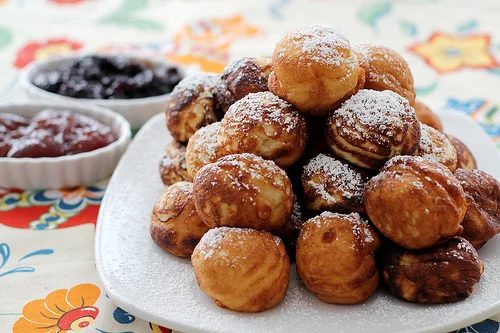 Christmas is a fun and magical day to be with family. Make it even more speical by making something delicious for breakfast. Here are 20 Tantalizing Christmas Breakfast options - T
