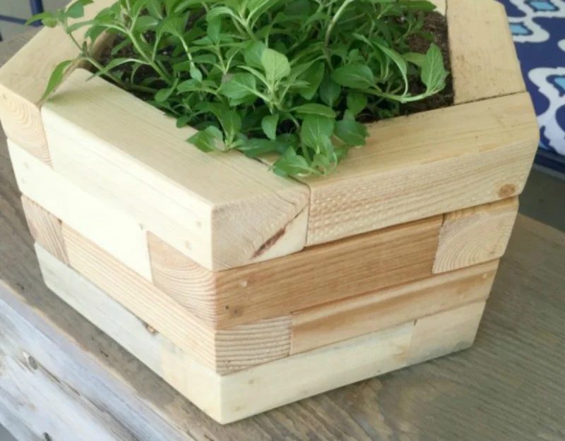 20 Things to Build from 2×2 Wood Boards
