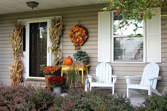 Transition From A Halloween Porch To A Thanksgiving Porch With A Few direct Changes 22 Festive Thanksgiving Porches Featured On Bekob Com