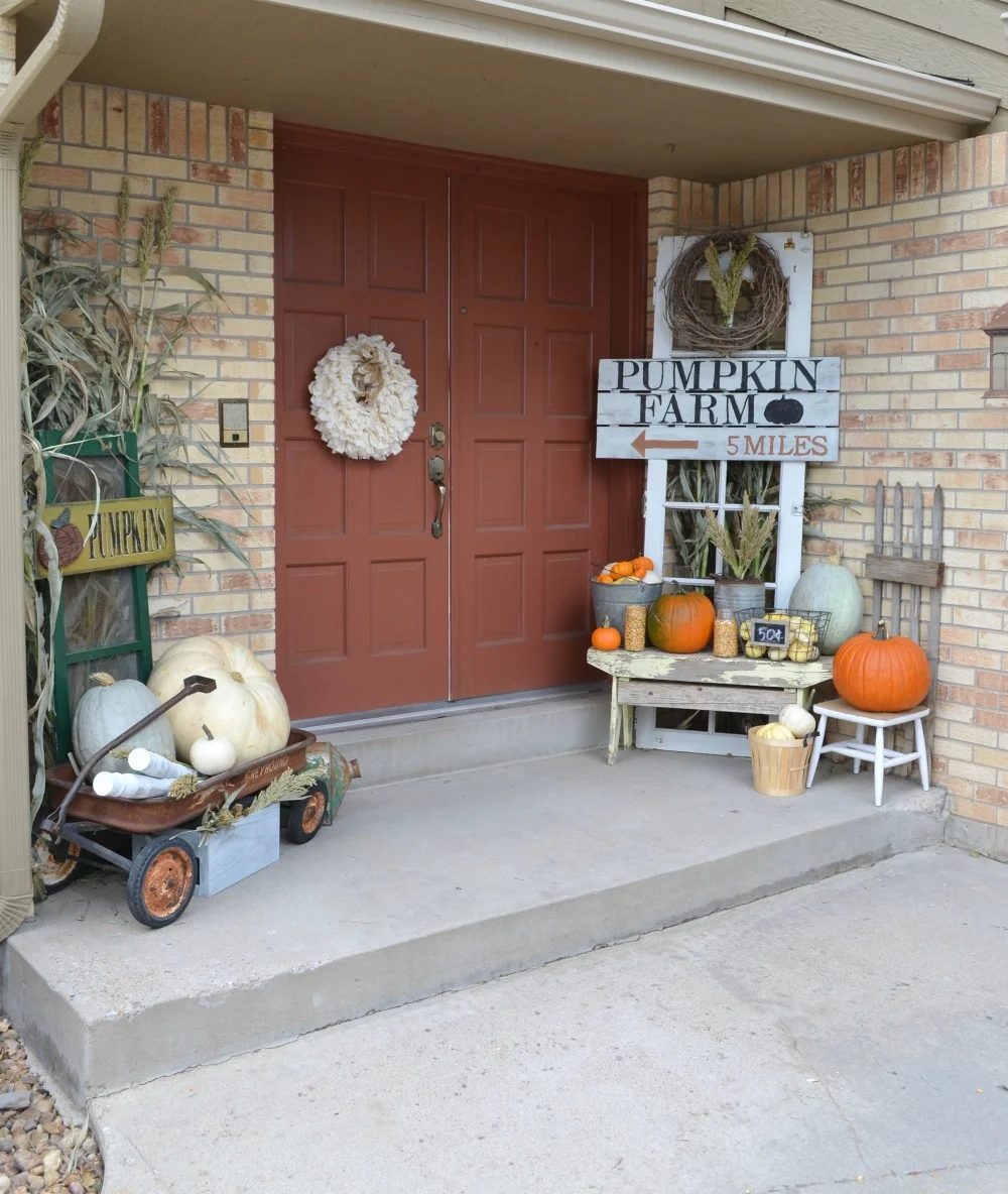 Transition From A Halloween Porch To A Thanksgiving Porch With A Few direct Changes 22 Festive Thanksgiving Porches Featured On Bekob Com