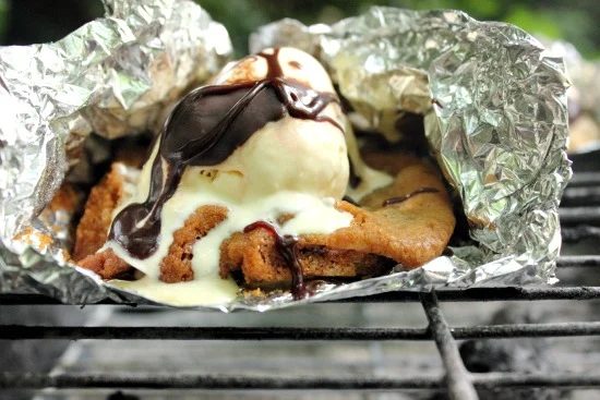 Oh my, a grilled cookie!!! Who has tried this? I can't wait. Grilled Chocolate Chip Cookie Sundae by Brown Sugar Mama.