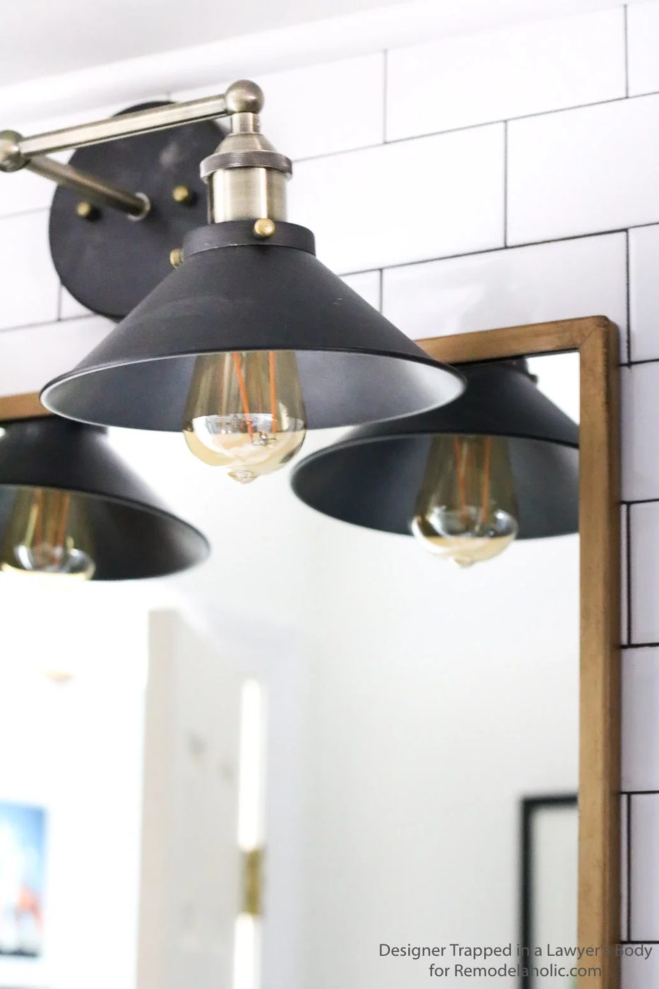 This is genius! You can create a vivid, rich gold finish for any metal framed mirror. It looks so straightforward and the end result is strong. Full walkthrough by Designer Trapped