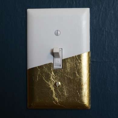 Gold is back and here to stay! Here are 25 vivid gold leaf Handmade projects to inspire you to gold leaf something in your home! 25 solid Gold Leave Handmade Projects via @tipsahol