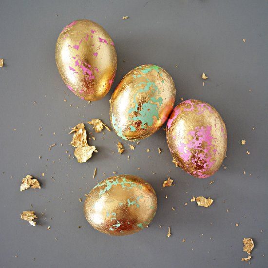 Gold is back and here to stay! Here are 25 vivid gold leaf Handmade projects to inspire you to gold leaf something in your home! 25 solid Gold Leave Handmade Projects via @tipsahol