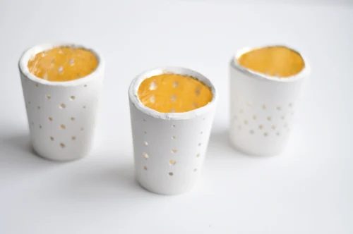 Gold is back and here to stay! Here are 25 vivid gold leaf Handmade projects to inspire you to gold leaf something in your home! 25 solid Gold Leave Handmade Projects via @tipsahol