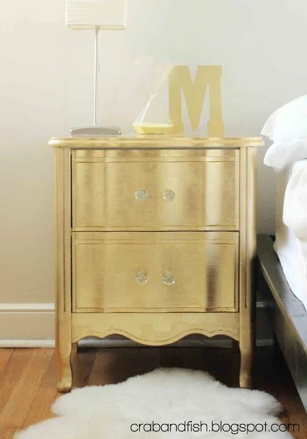 Gold is back and here to stay! Here are 25 vivid gold leaf Handmade projects to inspire you to gold leaf something in your home! 25 solid Gold Leave Handmade Projects via @tipsahol