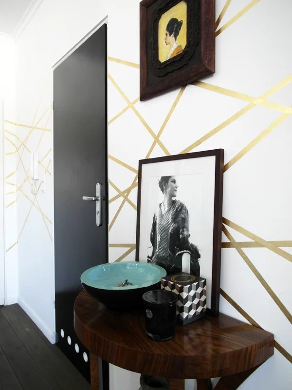 Gold is back and here to stay! Here are 25 vivid gold leaf Handmade projects to inspire you to gold leaf something in your home! 25 solid Gold Leave Handmade Projects via @tipsahol