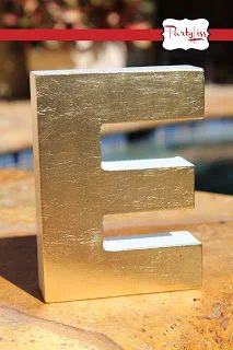 Gold is back and here to stay! Here are 25 vivid gold leaf Handmade projects to inspire you to gold leaf something in your home! 25 solid Gold Leave Handmade Projects via @tipsahol