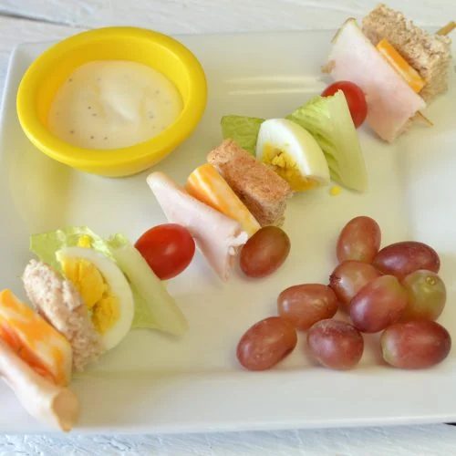 Sandwich and salad skewers for school lunches