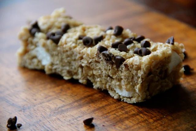 Homemade s'mores granola bars