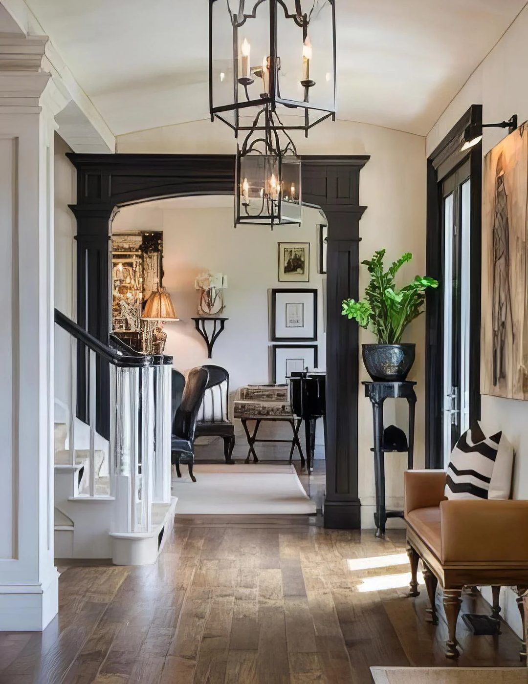 Black Trim Columns 113420