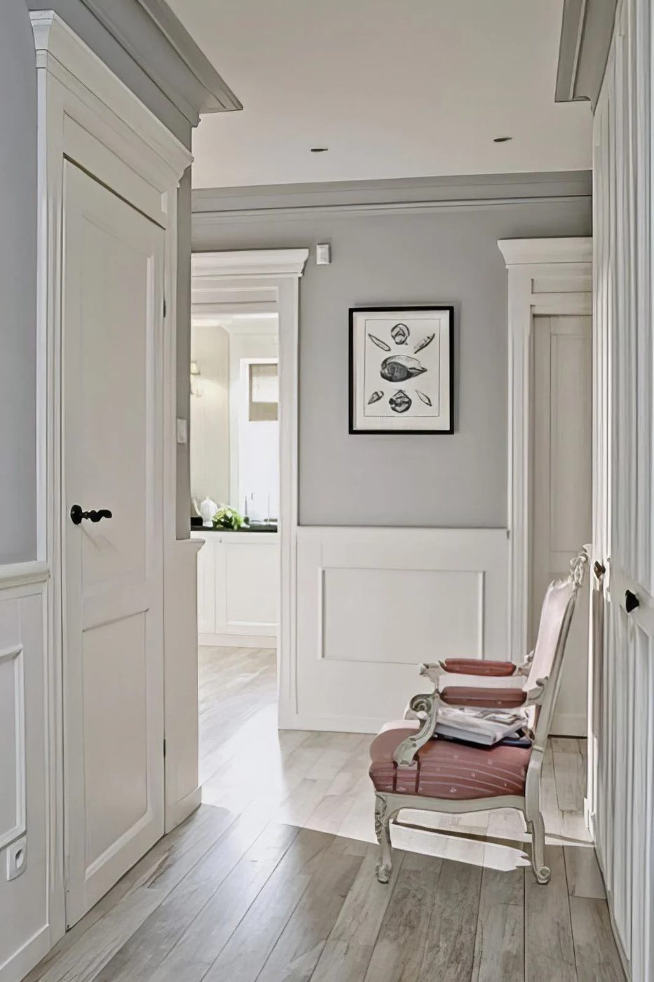 22 Gray Crown Molding And Walls Above Paneling 110457